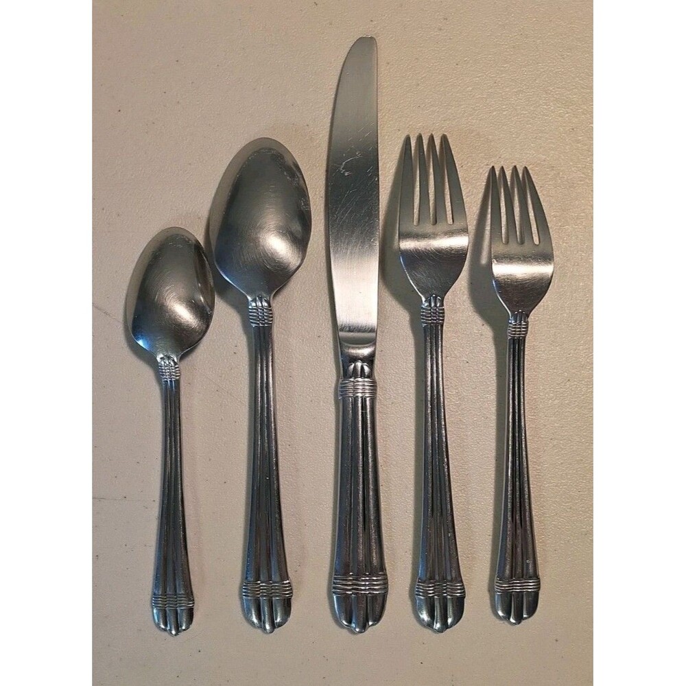 Linear Ridges Odyssey Style Silverware Set - Setting For 6 - 40 Pieces - Picture 4 of 10